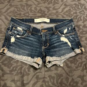 Abercrombie & Fitch• Denim Jean Distressed Raw Hem Shorts size 24
